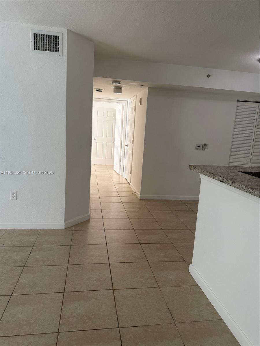 VISTA TRACE 8 CONDO - Residential