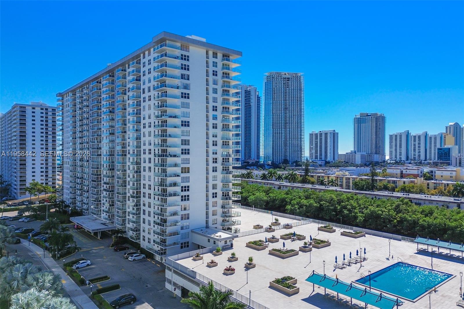 WINSTON TOWER 300 CONDO - Residential