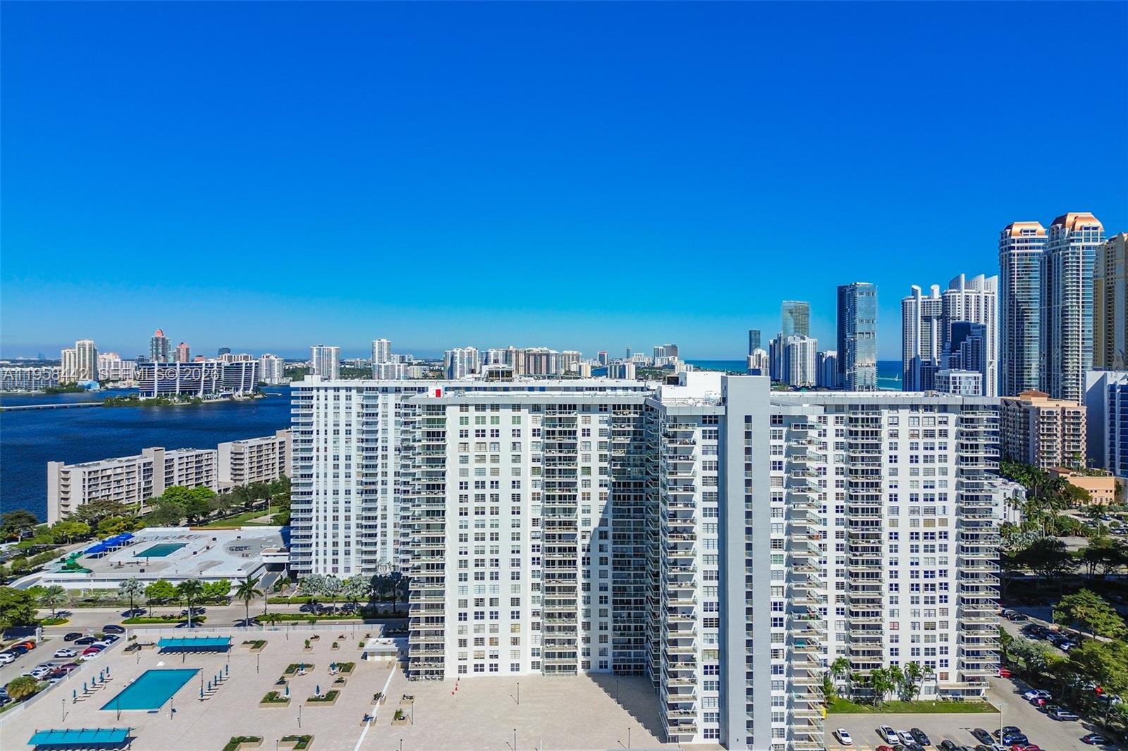WINSTON TOWER 300 CONDO - Residential