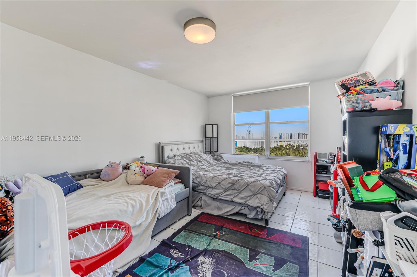 WINSTON TOWER 300 CONDO - Residential