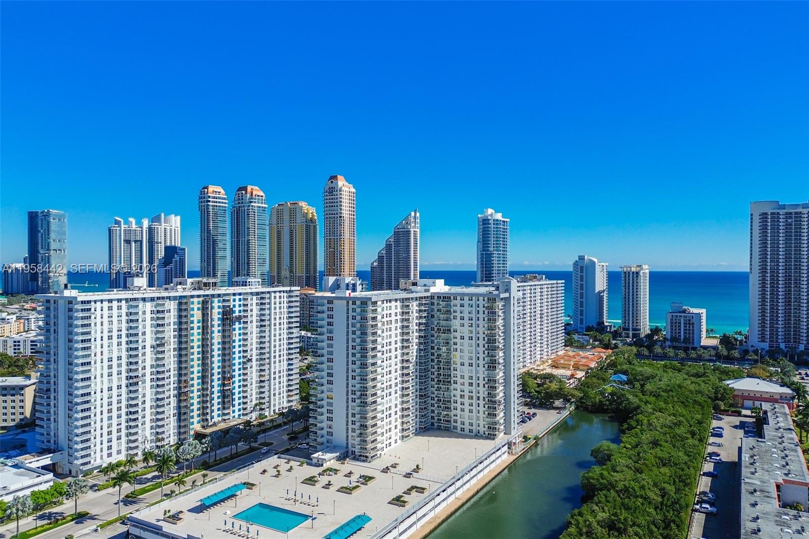 WINSTON TOWER 300 CONDO - Residential