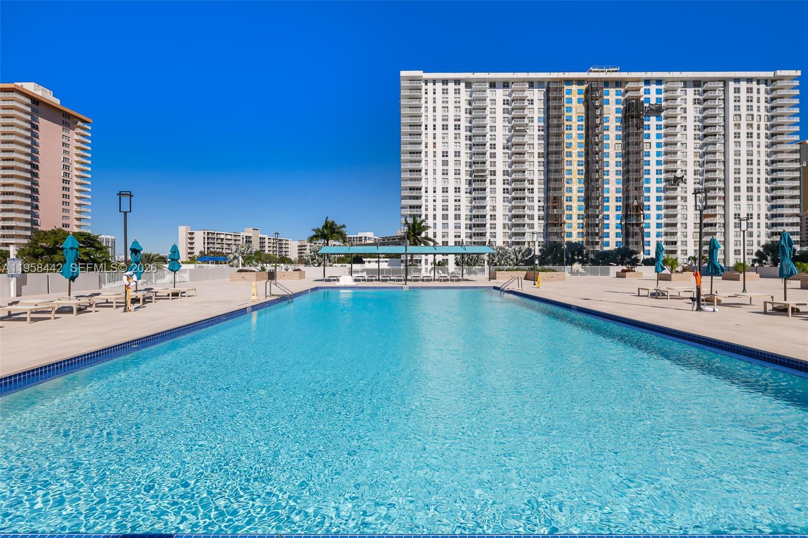 WINSTON TOWER 300 CONDO - Residential