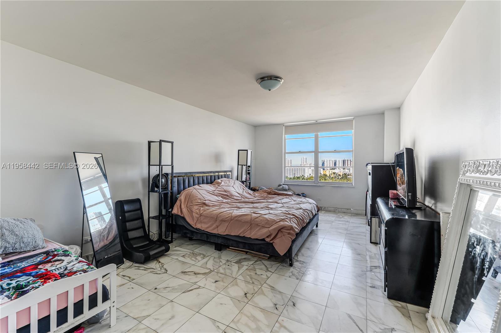 WINSTON TOWER 300 CONDO - Residential
