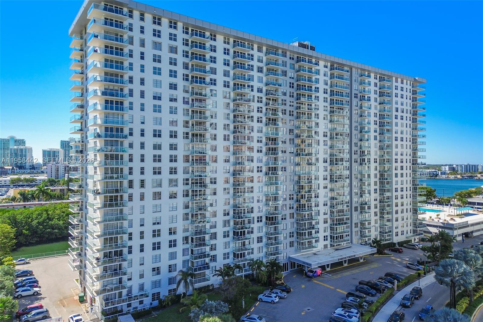 WINSTON TOWER 300 CONDO - Residential