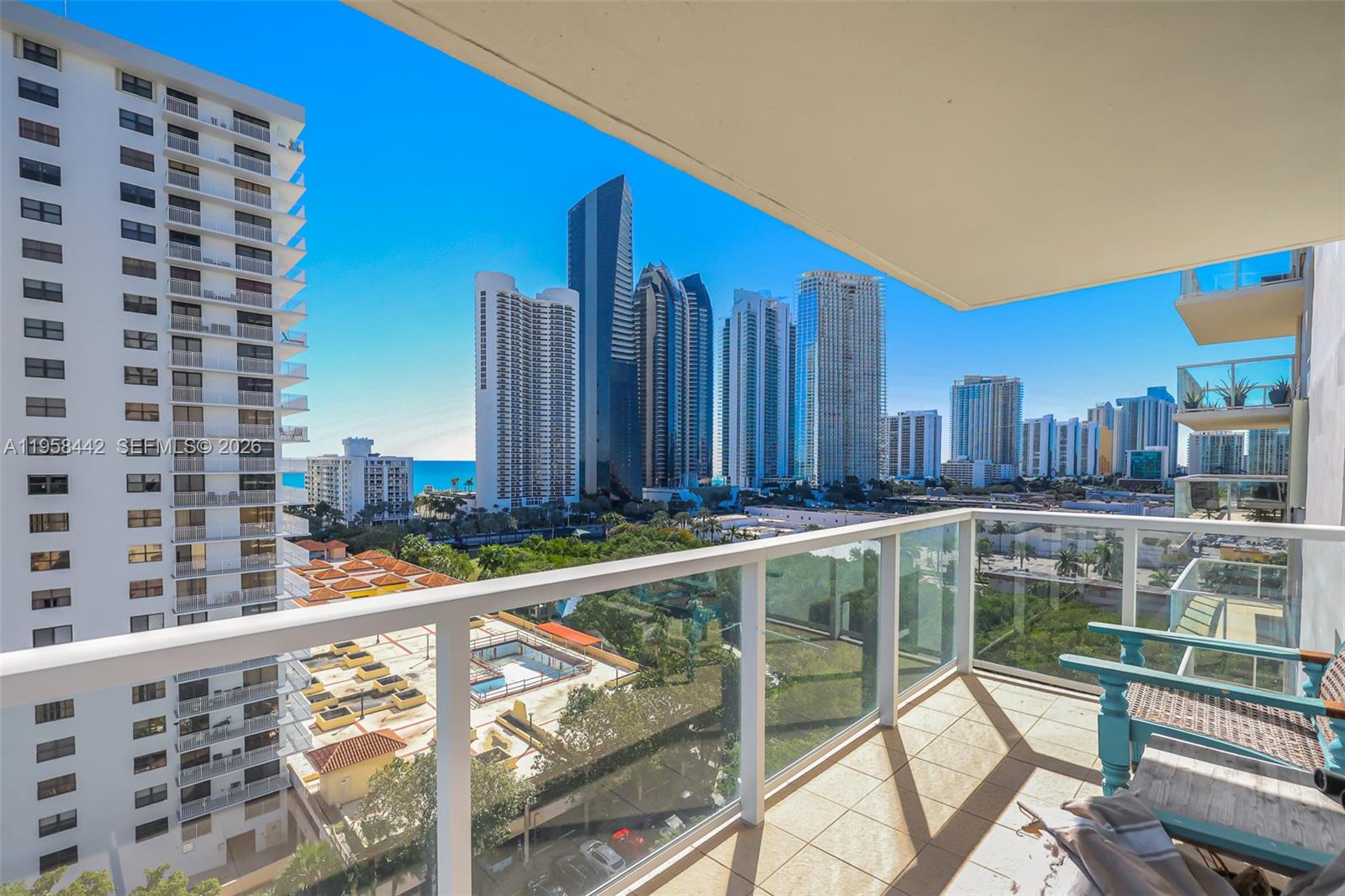 WINSTON TOWER 300 CONDO - Residential