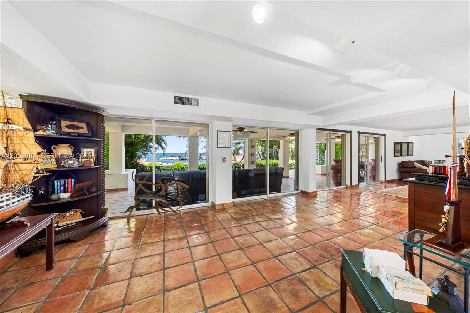 PLANTATION BEACH - Residential