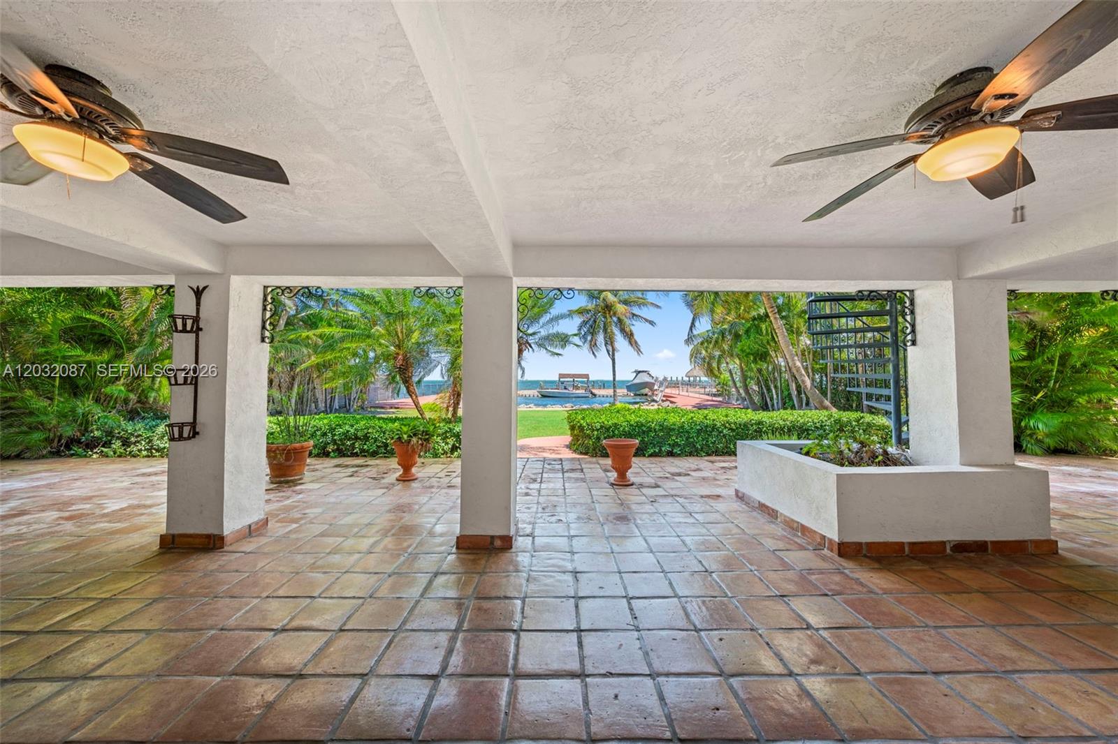 PLANTATION BEACH - Residential