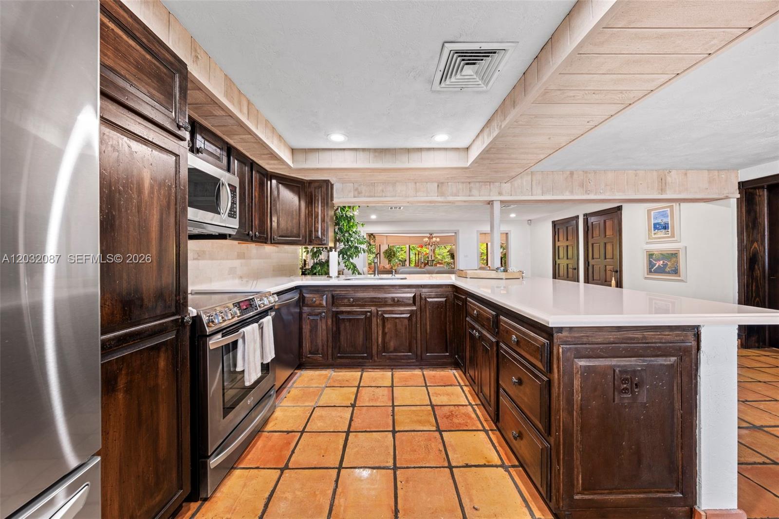 PLANTATION BEACH - Residential