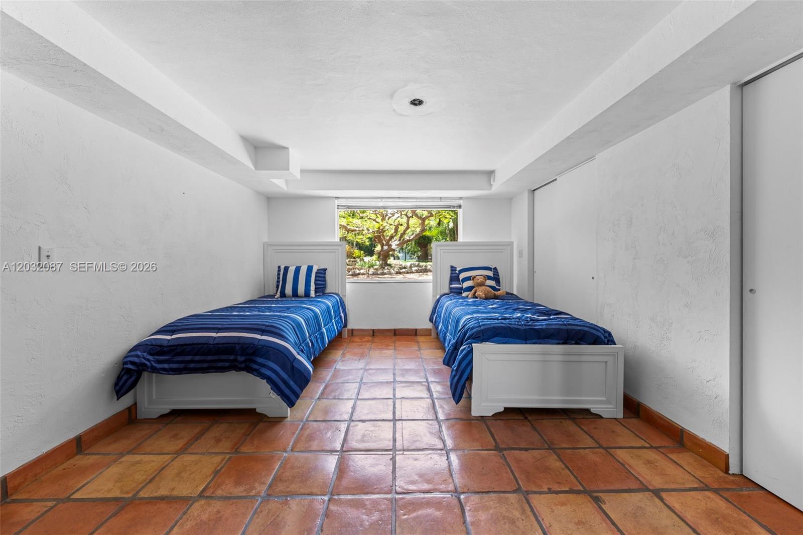 PLANTATION BEACH - Residential