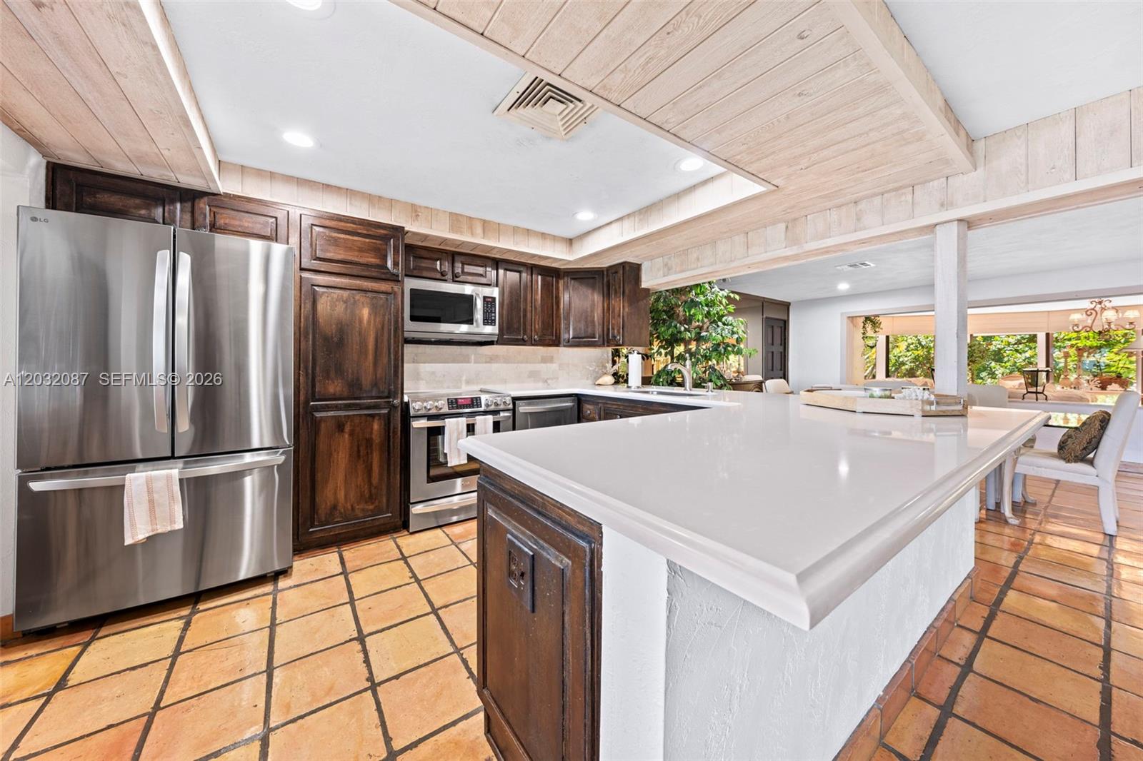 PLANTATION BEACH - Residential