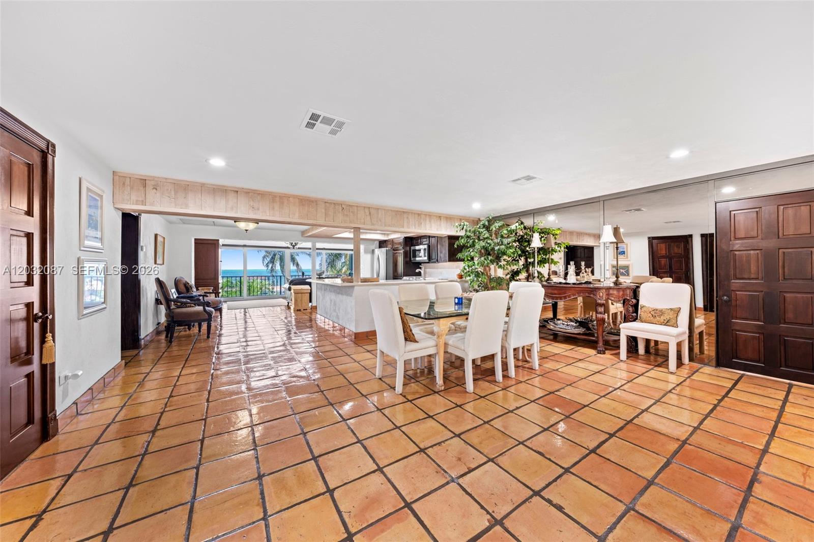 PLANTATION BEACH - Residential
