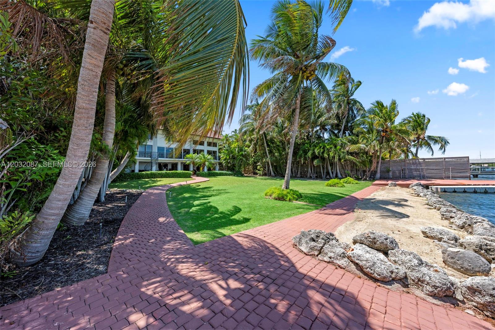 PLANTATION BEACH - Residential