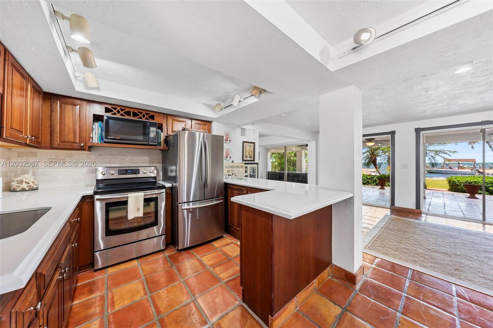 PLANTATION BEACH - Residential