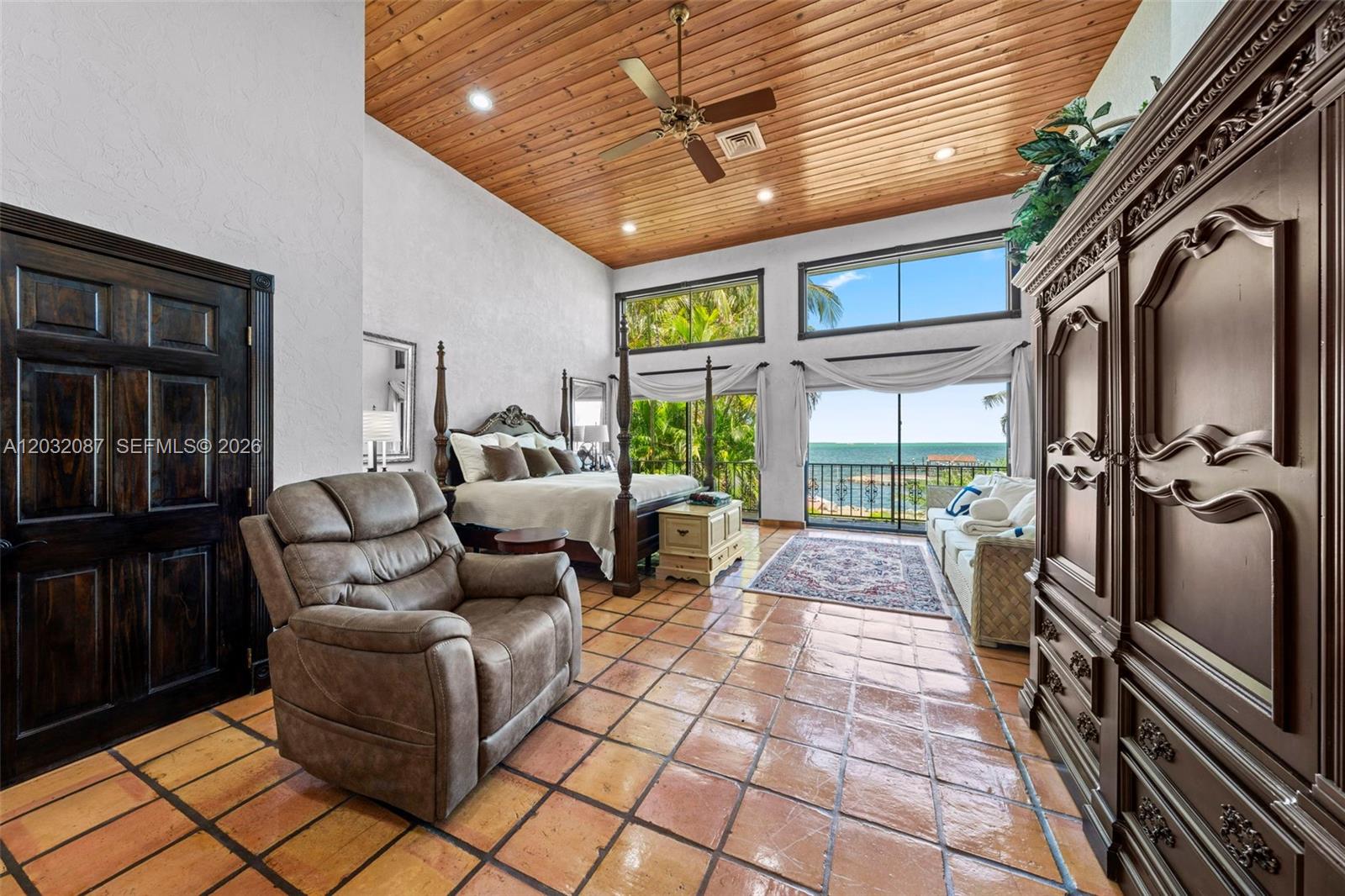 PLANTATION BEACH - Residential