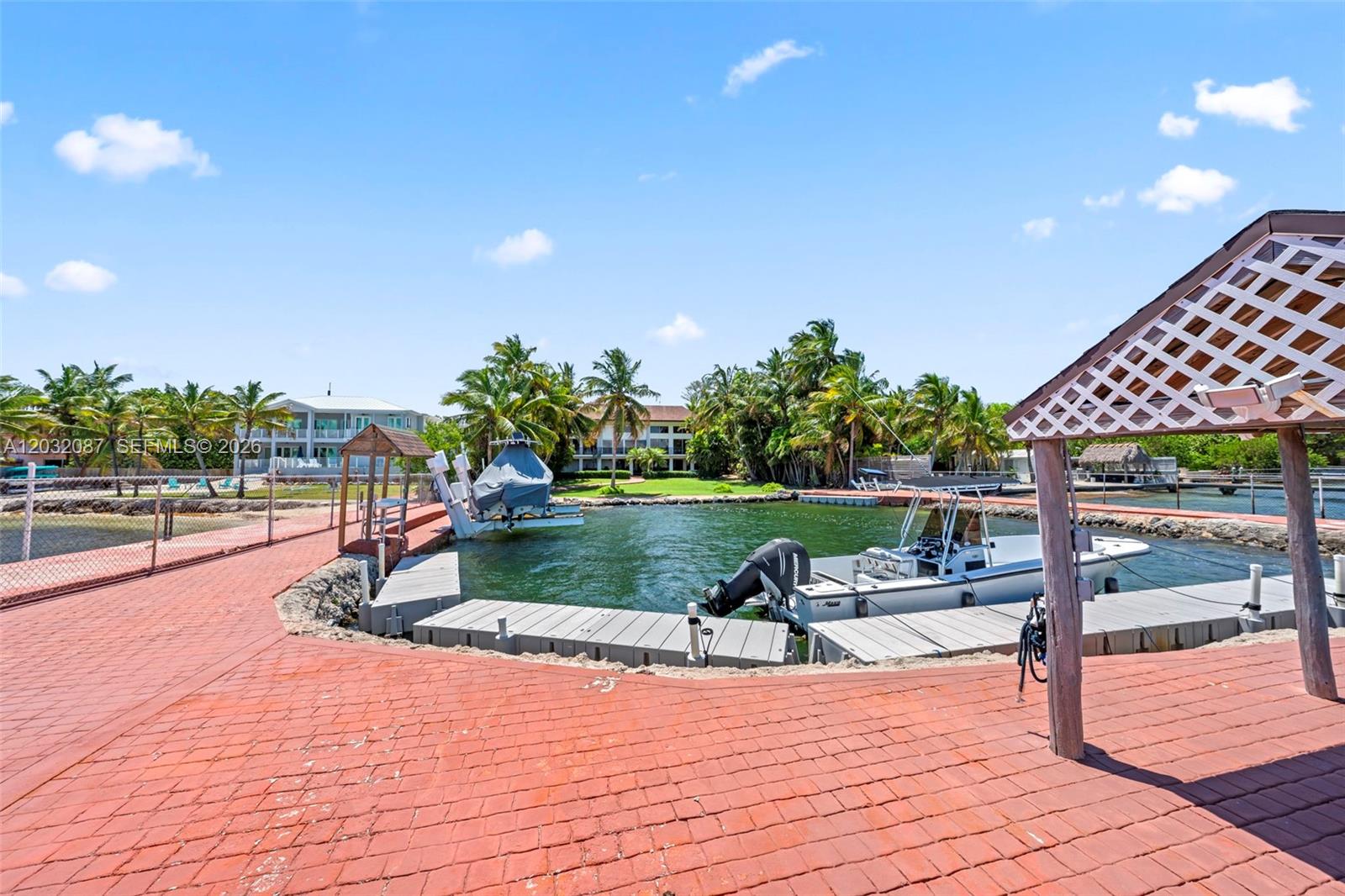 PLANTATION BEACH - Residential