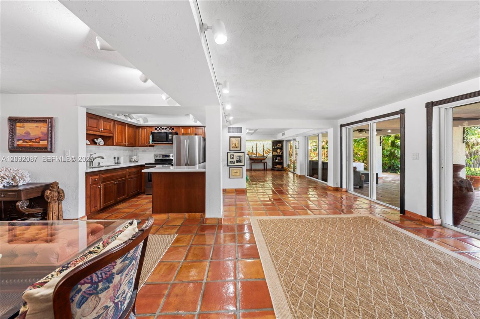 PLANTATION BEACH - Residential