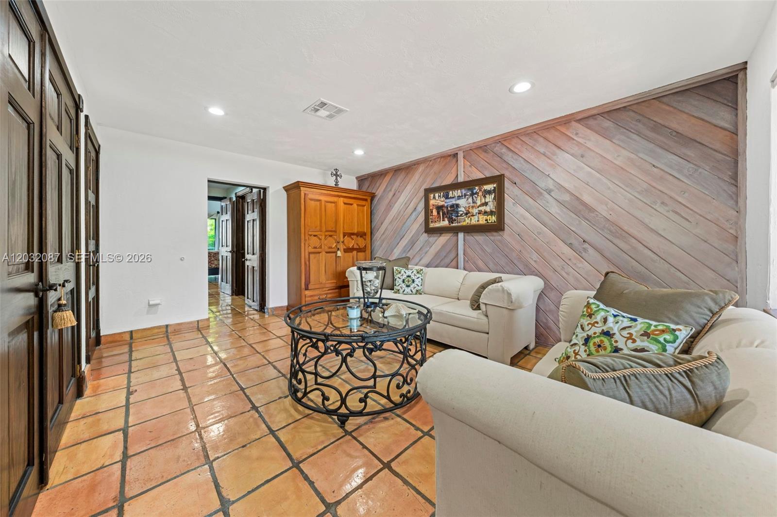 PLANTATION BEACH - Residential