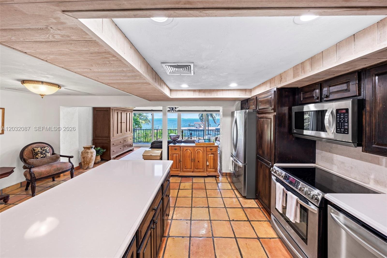 PLANTATION BEACH - Residential