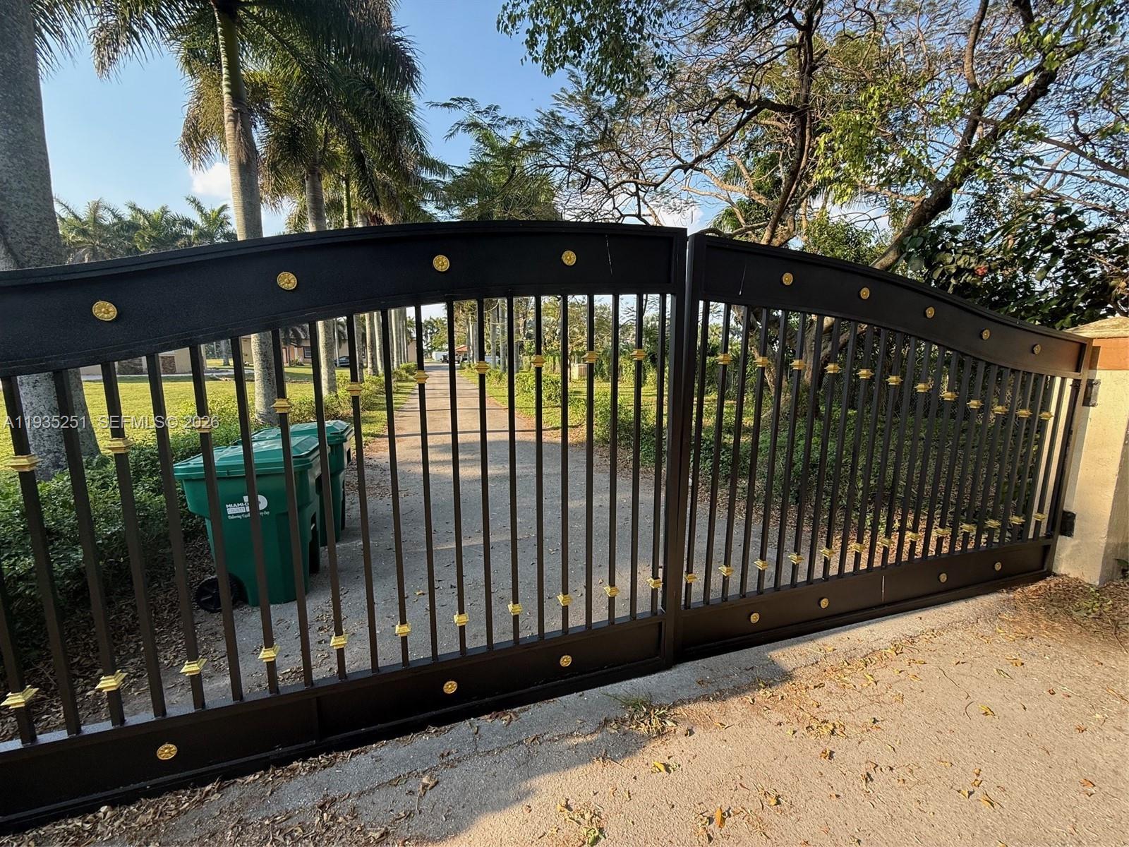 exclusive redlands - Residential