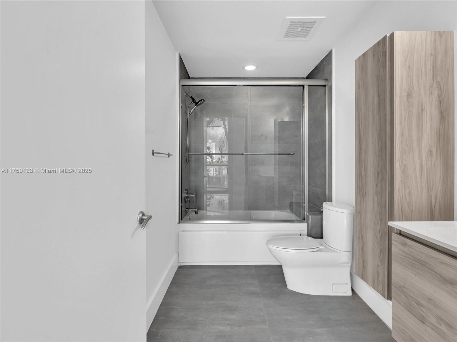 UPTOWN MARINA LOFTS CONDO - Residential Lease