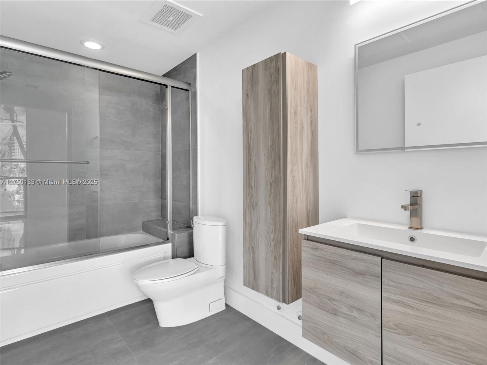 UPTOWN MARINA LOFTS CONDO - Residential Lease