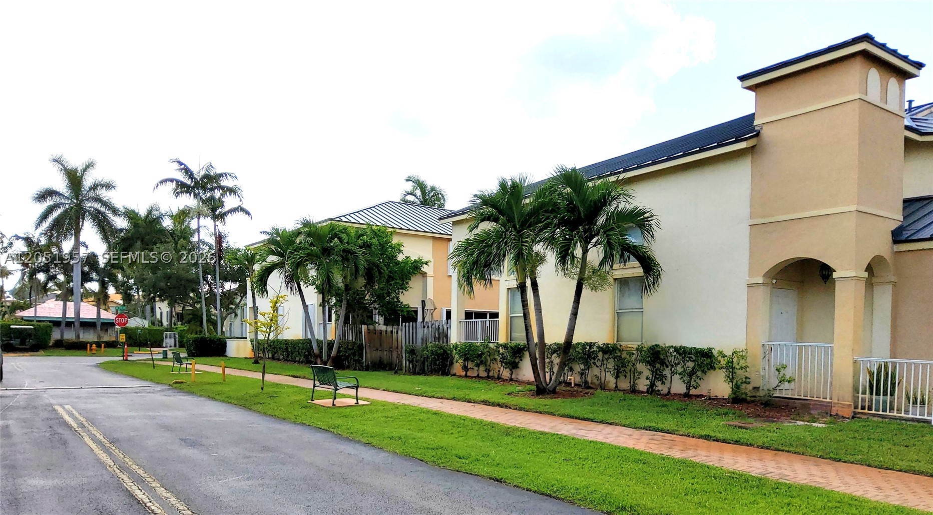 DORAL SOUTHEAST PATIO-HOM - Residential Lease
