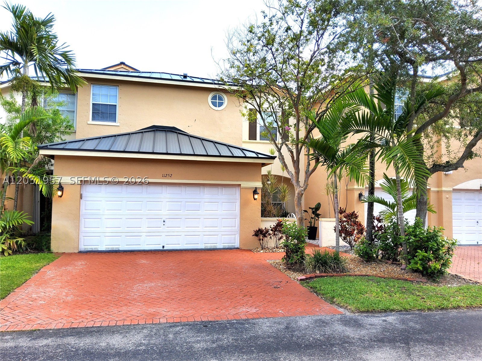 DORAL SOUTHEAST PATIO-HOM - Residential Lease