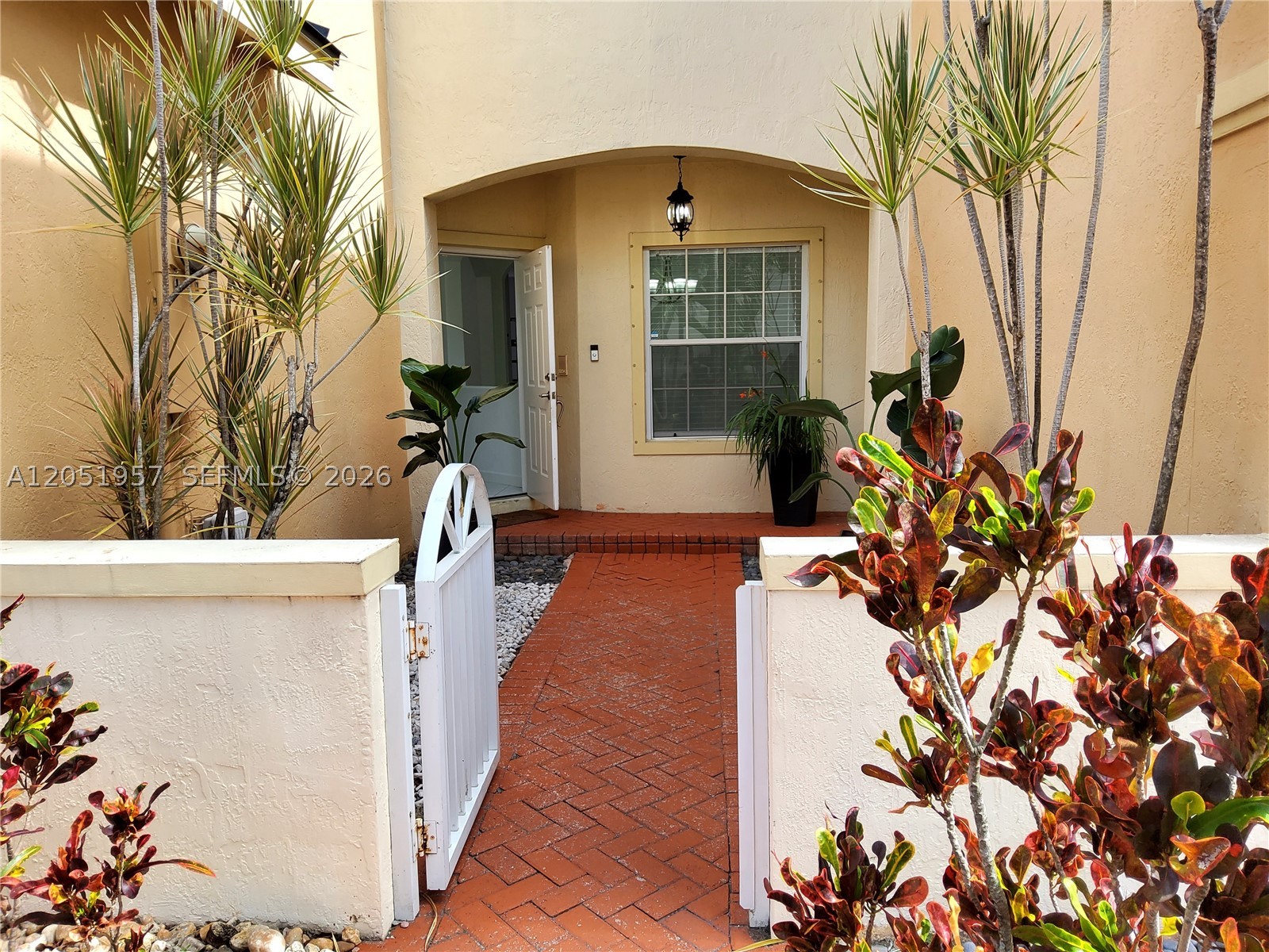DORAL SOUTHEAST PATIO-HOM - Residential Lease
