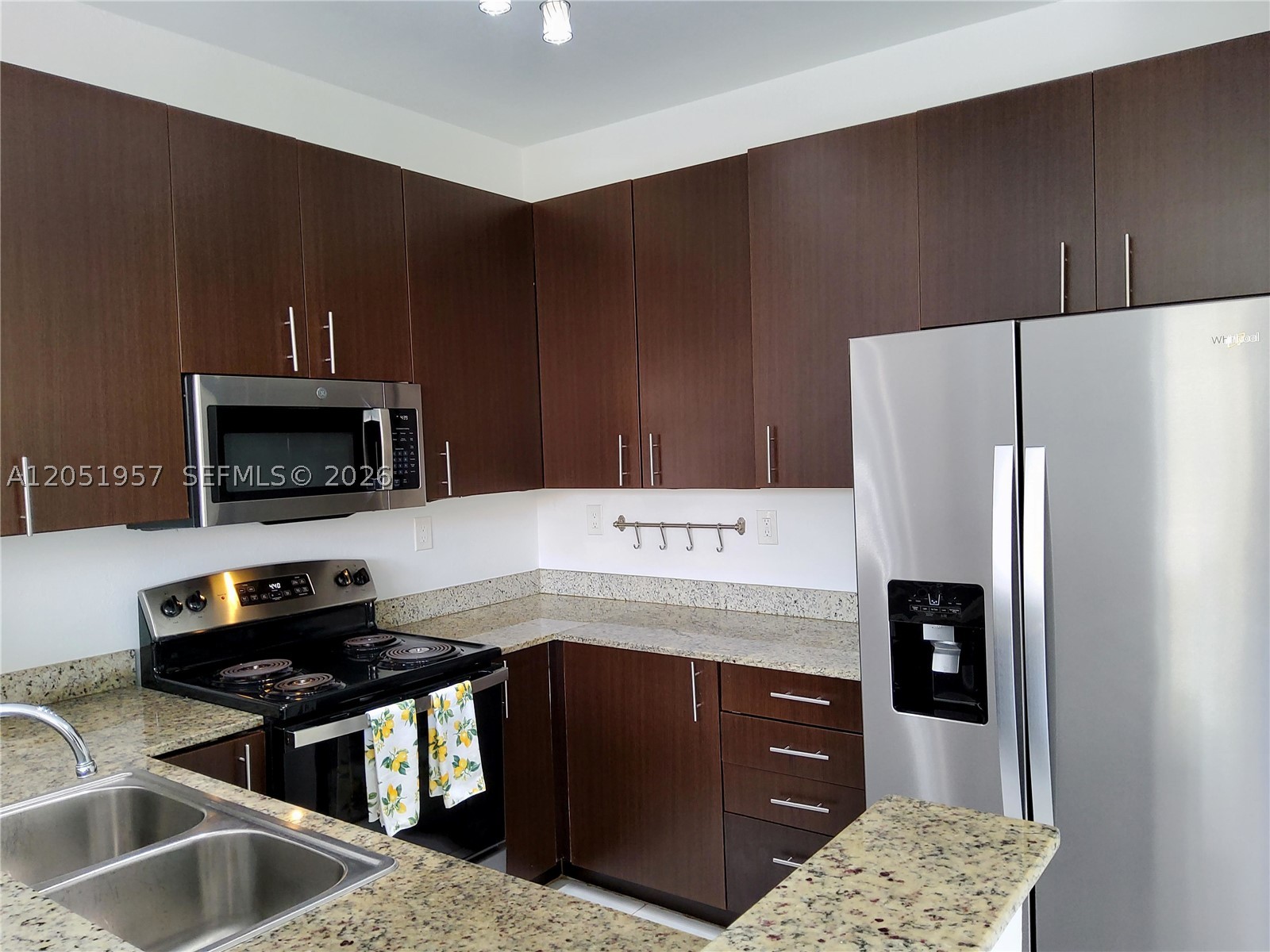 DORAL SOUTHEAST PATIO-HOM - Residential Lease