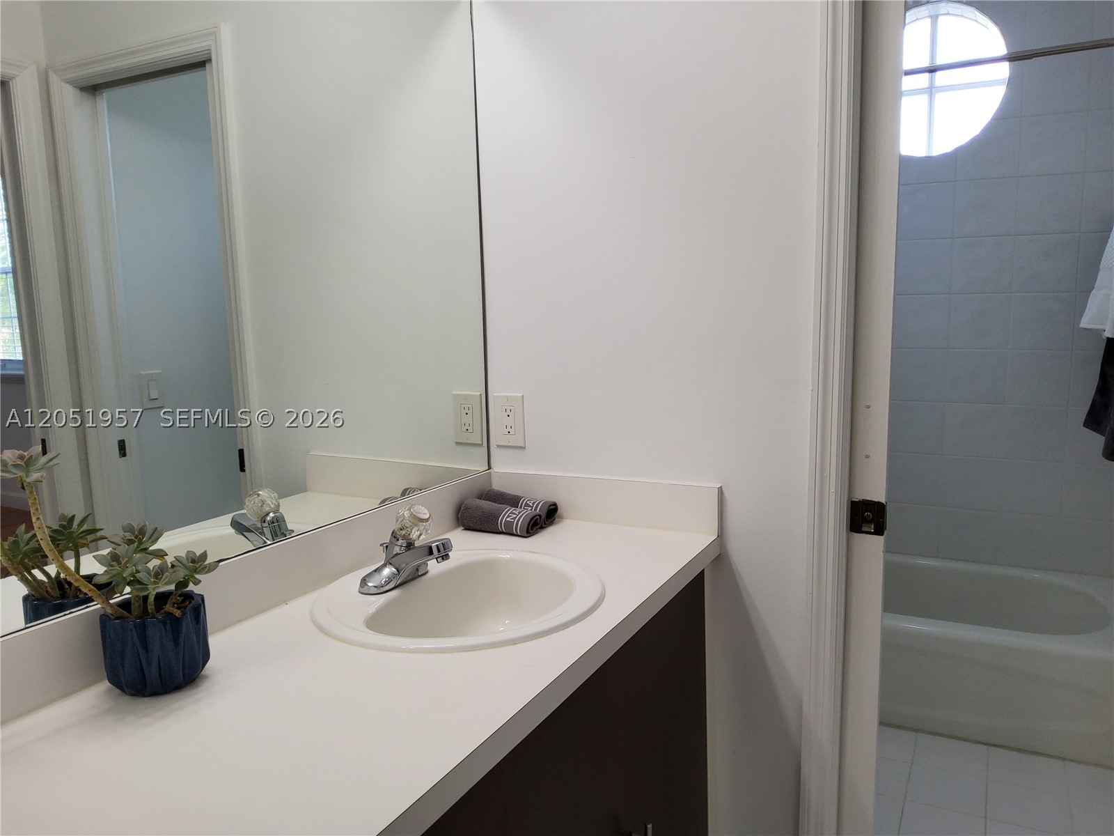 DORAL SOUTHEAST PATIO-HOM - Residential Lease