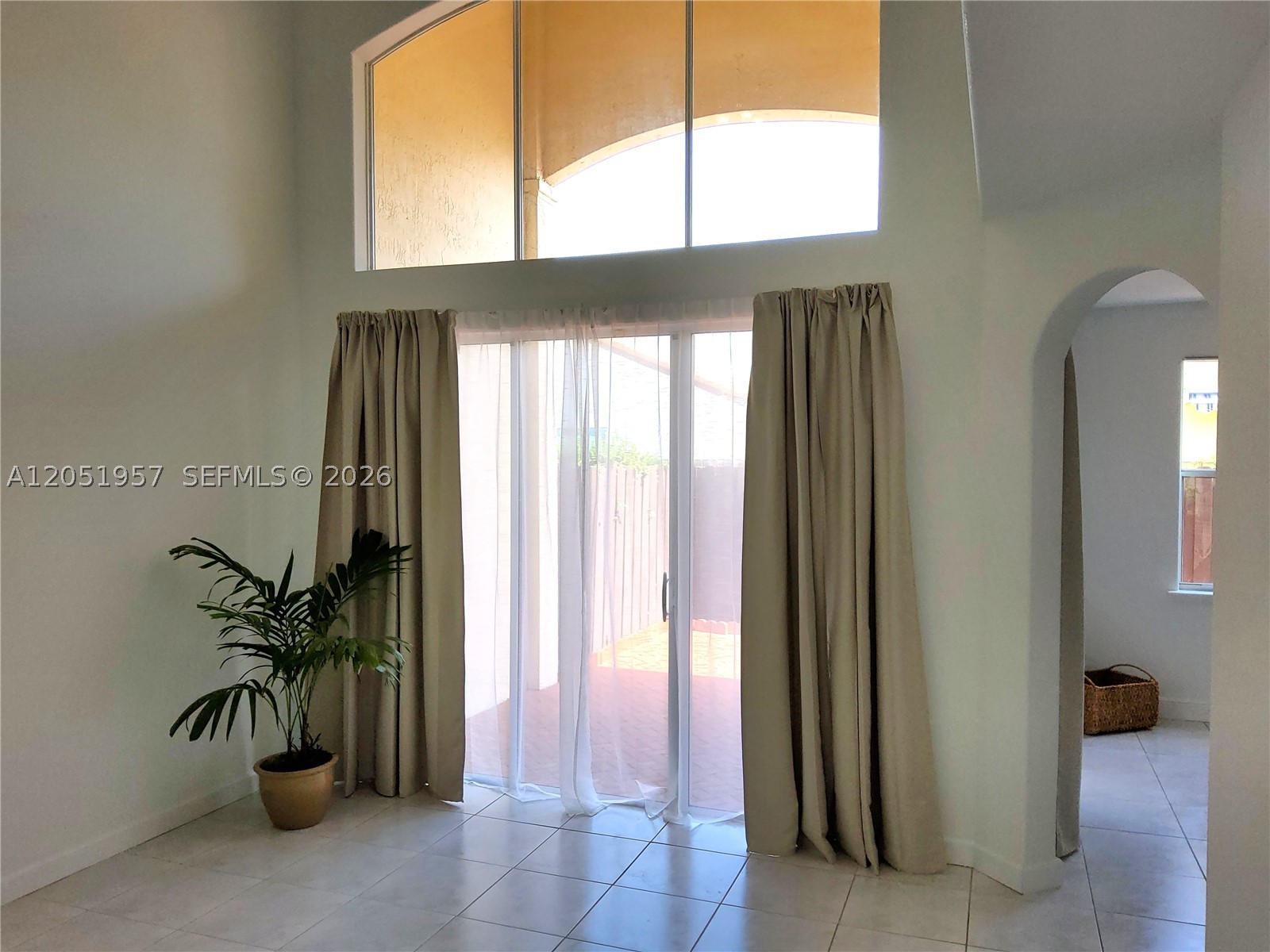 DORAL SOUTHEAST PATIO-HOM - Residential Lease