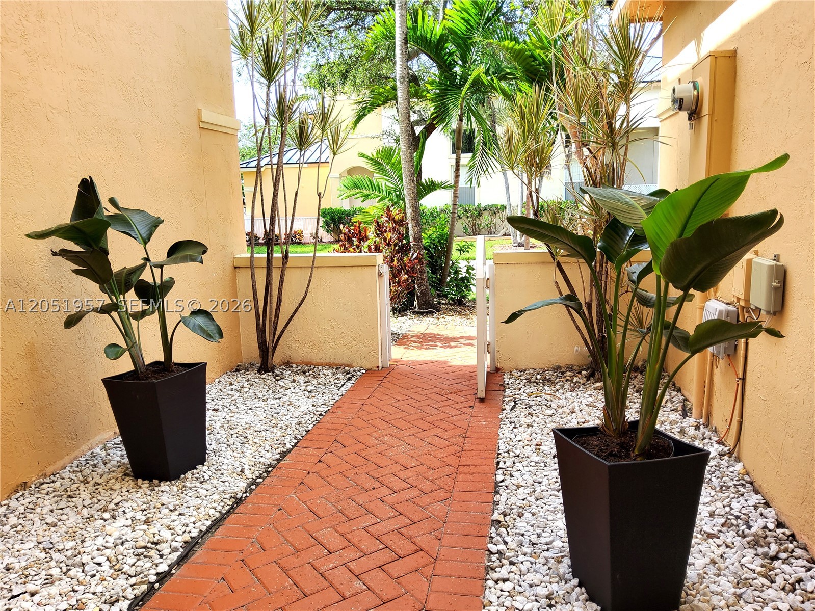 DORAL SOUTHEAST PATIO-HOM - Residential Lease