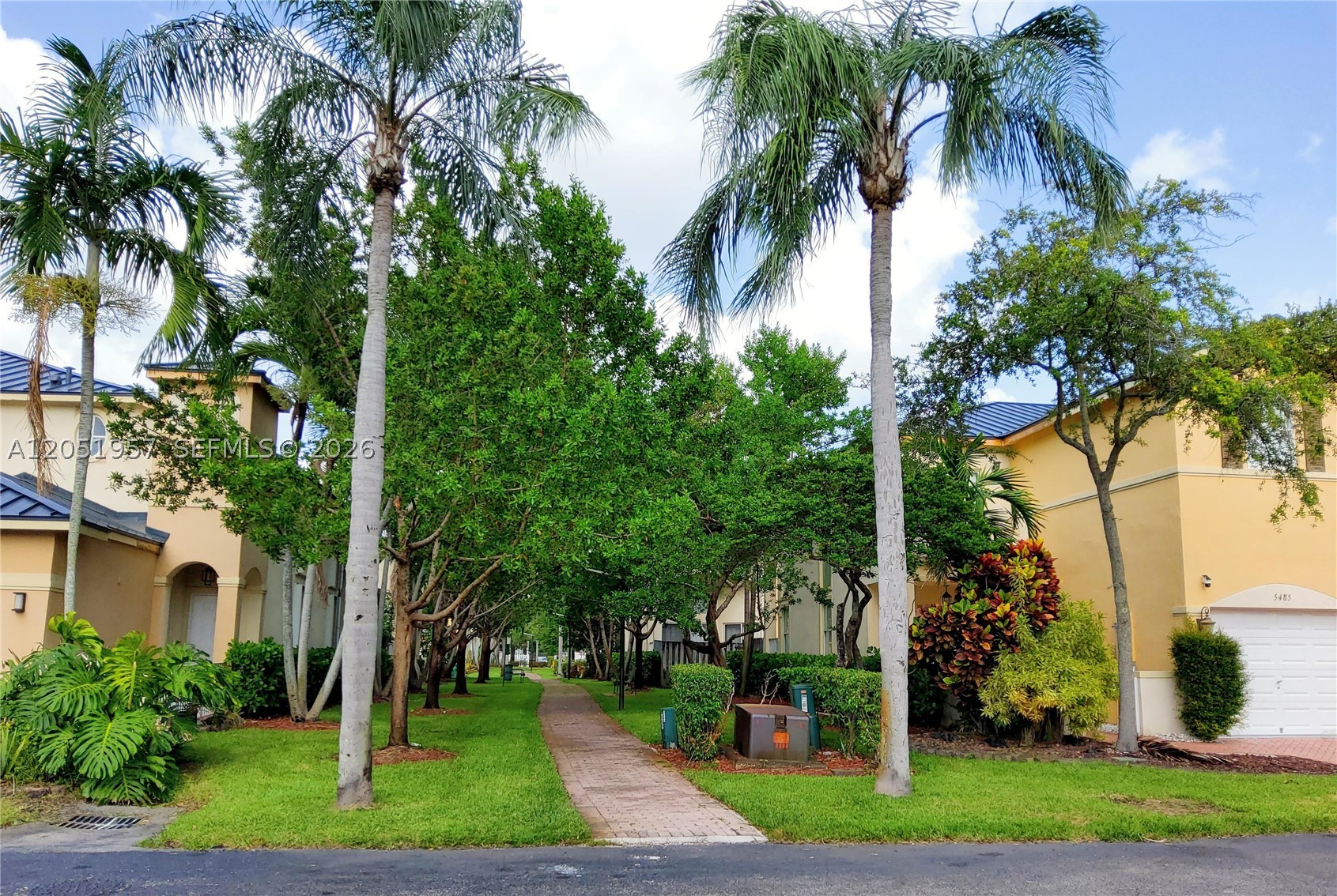 DORAL SOUTHEAST PATIO-HOM - Residential Lease