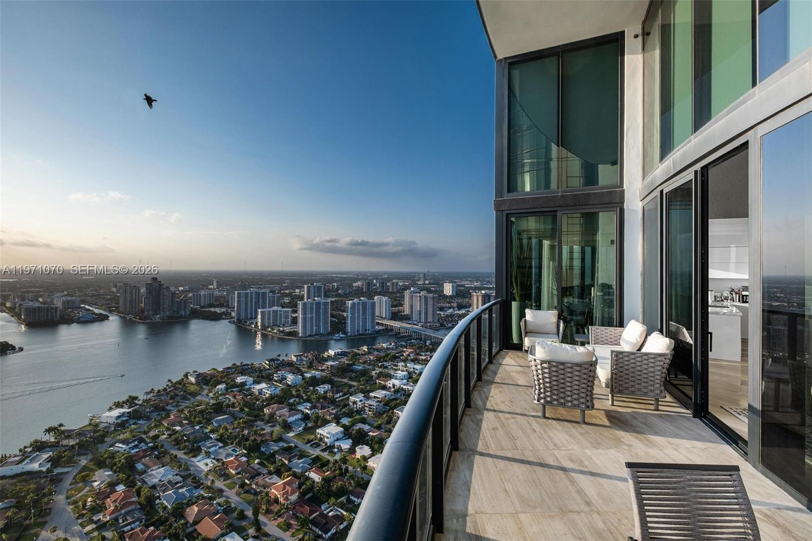 18555 COLLINS AVENUE COND - Residential