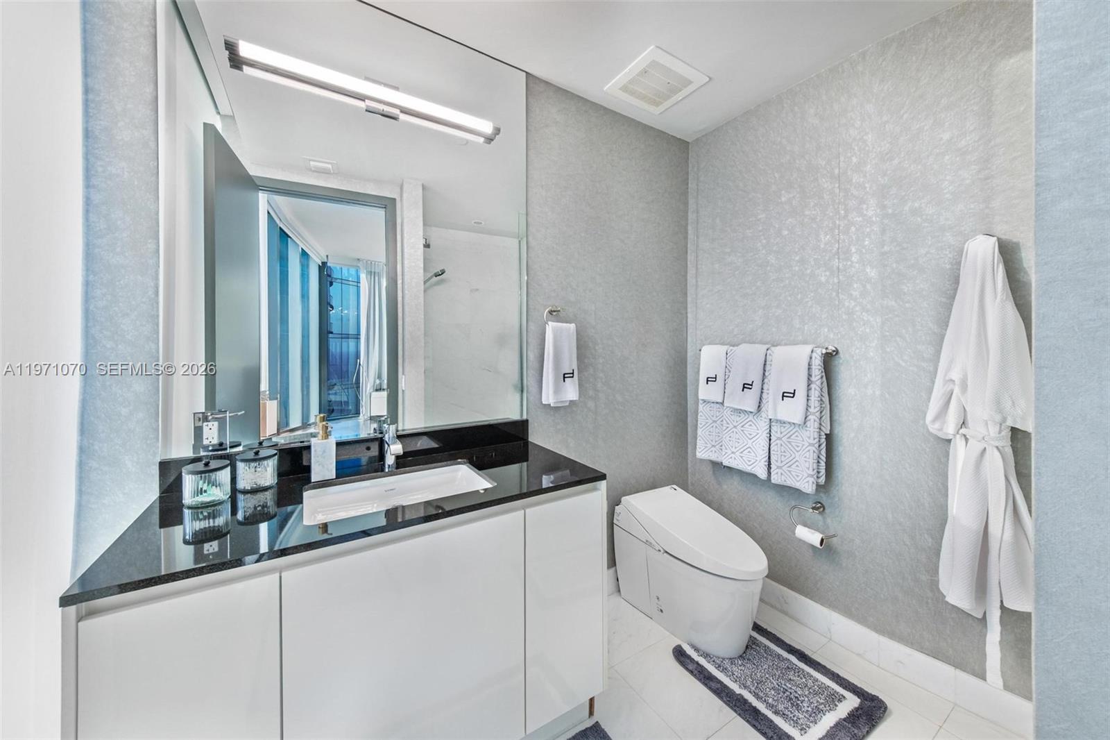 18555 COLLINS AVENUE COND - Residential