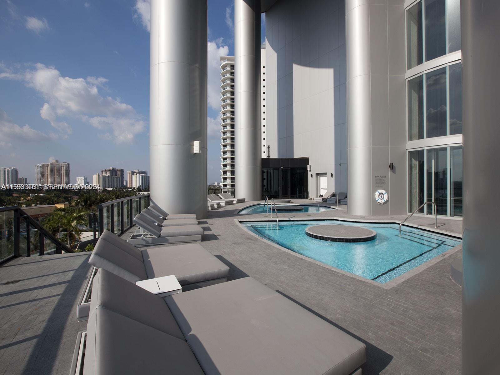 18555 COLLINS AVENUE COND - Residential