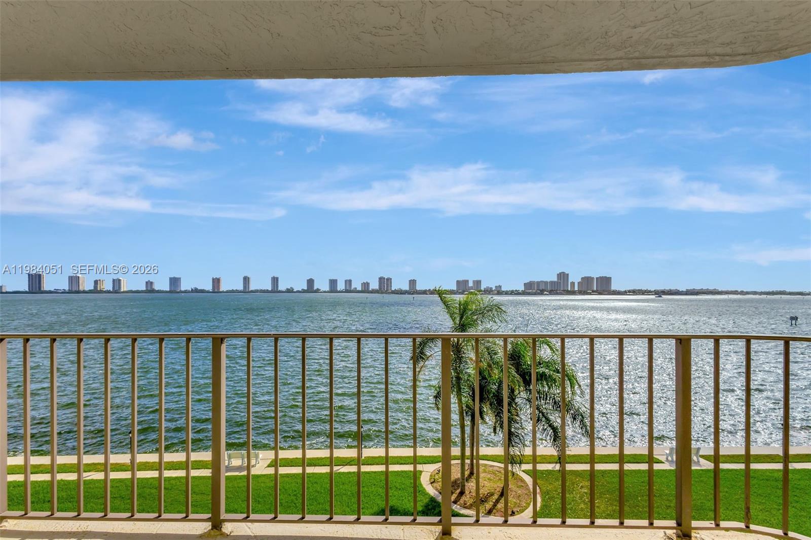 LAKE HARBOUR TOWERS CONDO - Residential