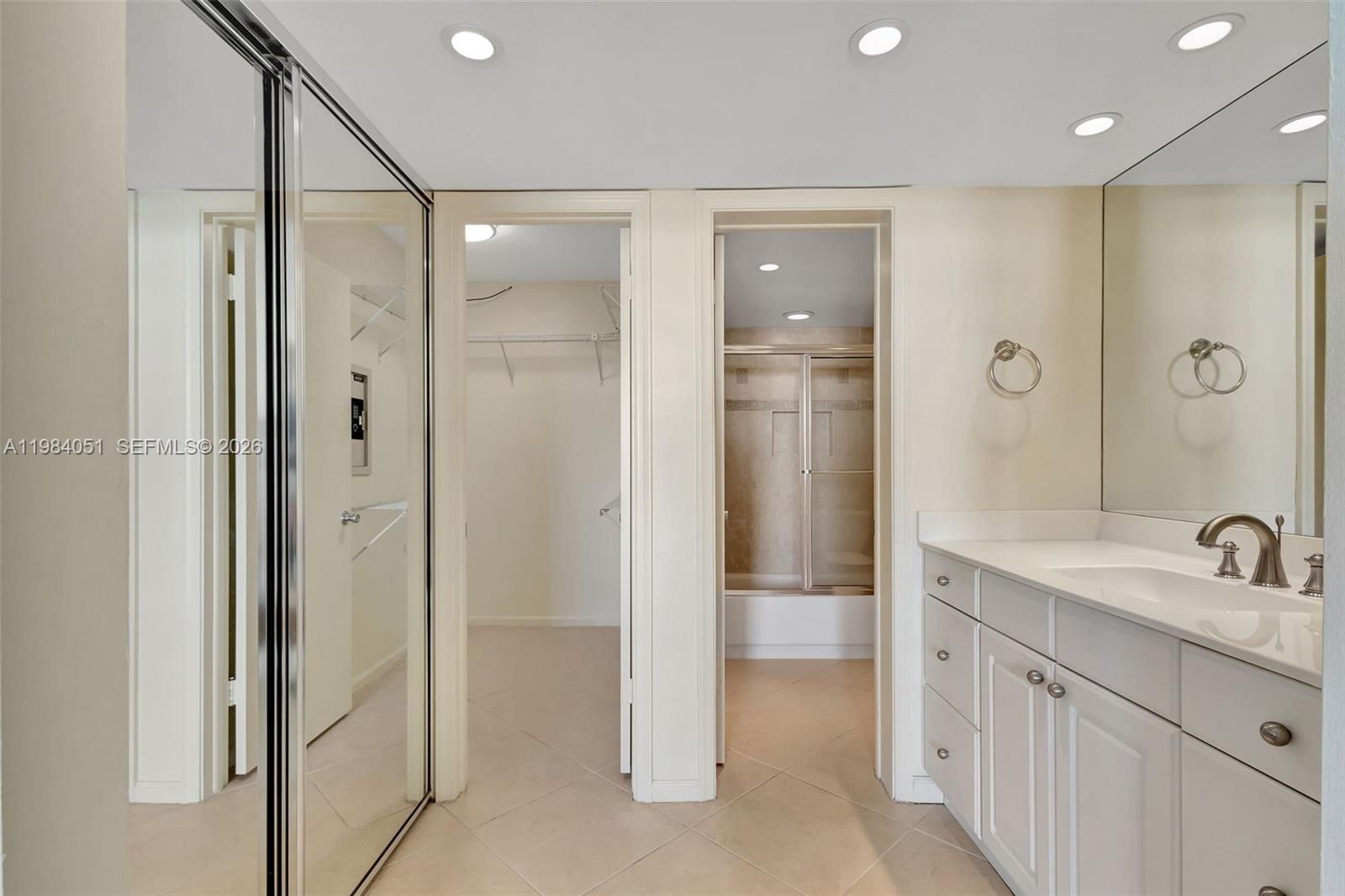 LAKE HARBOUR TOWERS CONDO - Residential