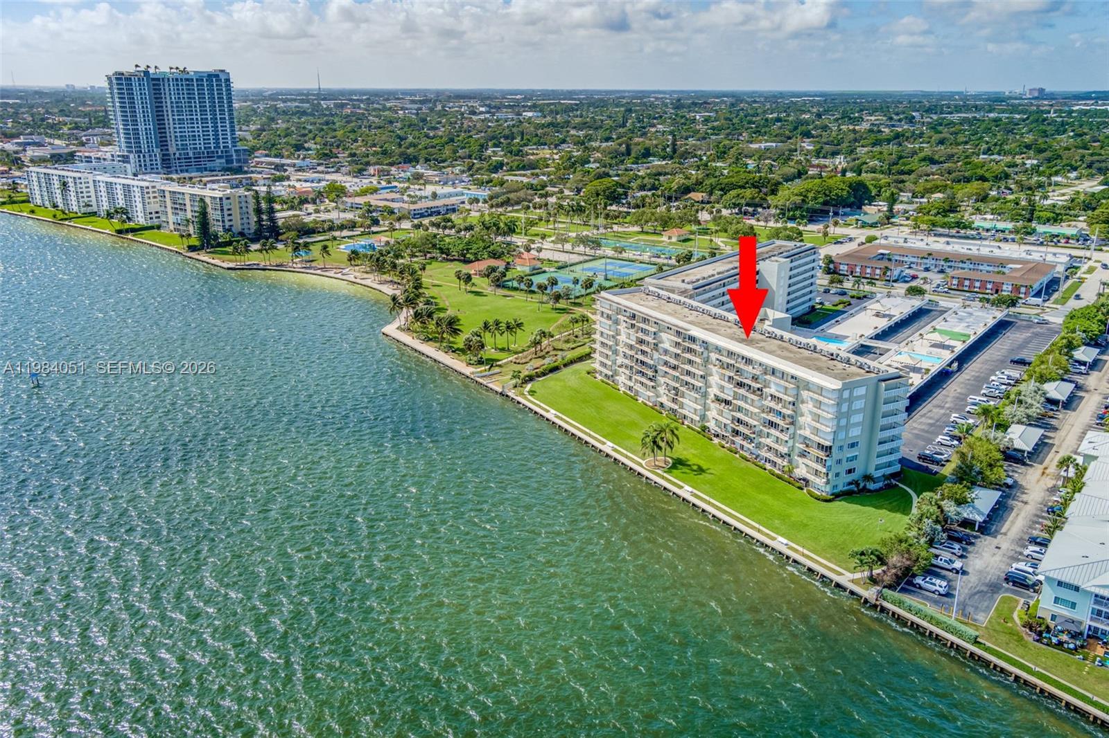 LAKE HARBOUR TOWERS CONDO - Residential