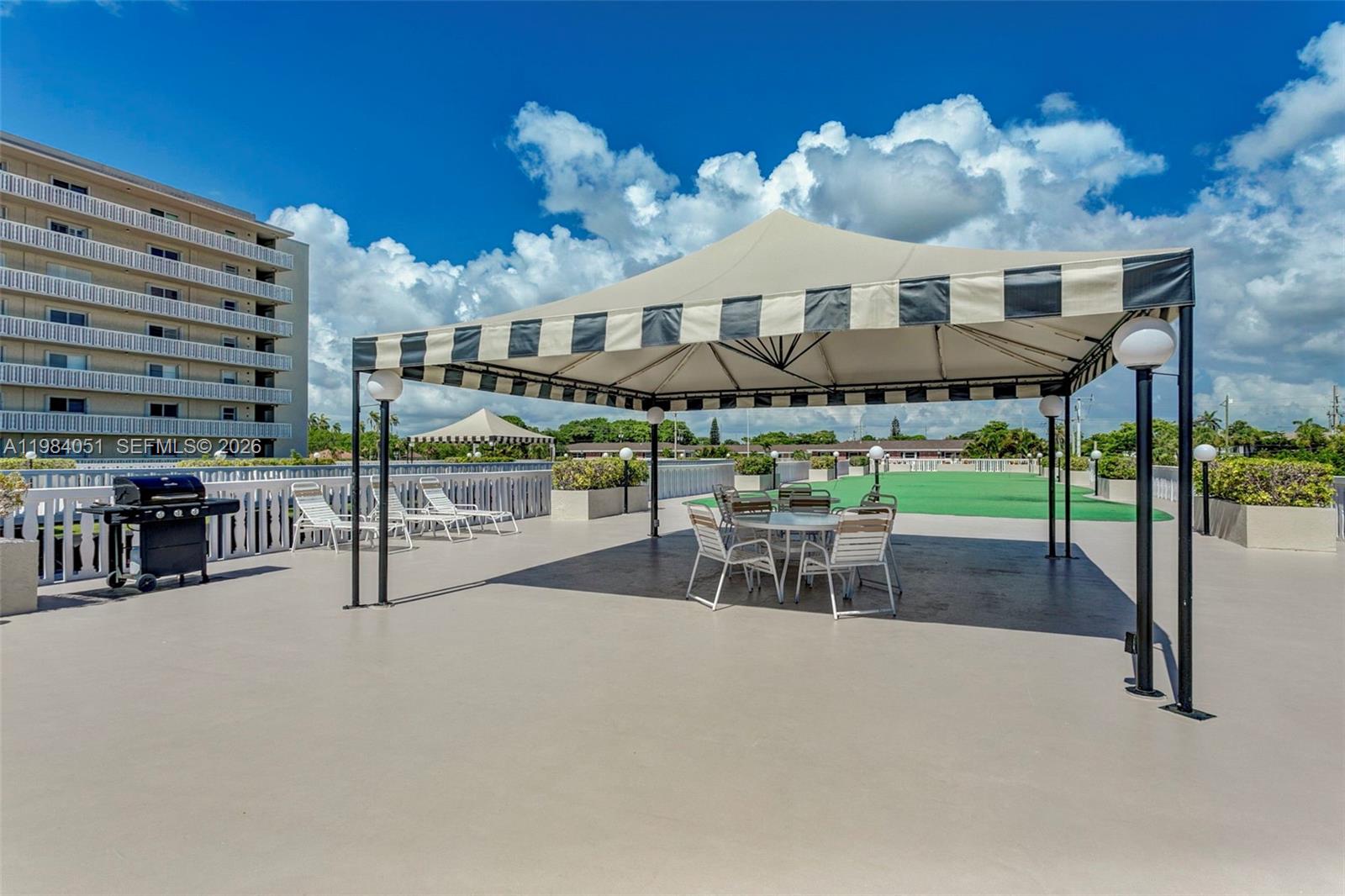 LAKE HARBOUR TOWERS CONDO - Residential