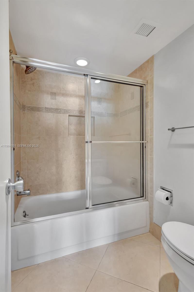 LAKE HARBOUR TOWERS CONDO - Residential
