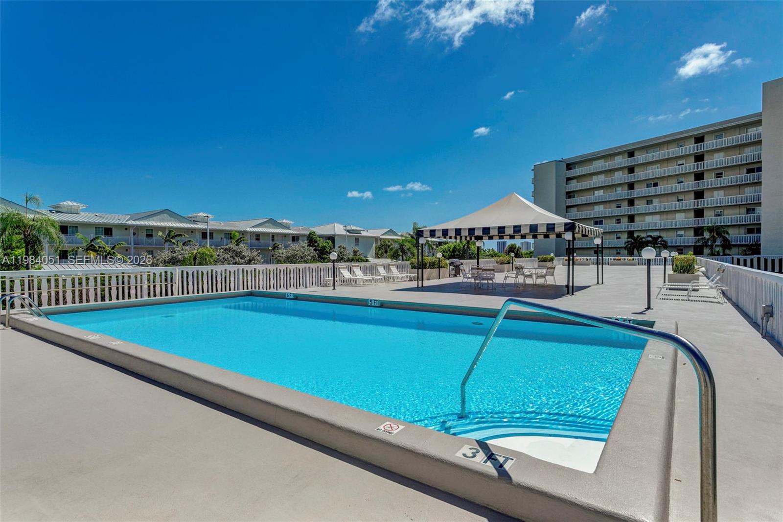 LAKE HARBOUR TOWERS CONDO - Residential