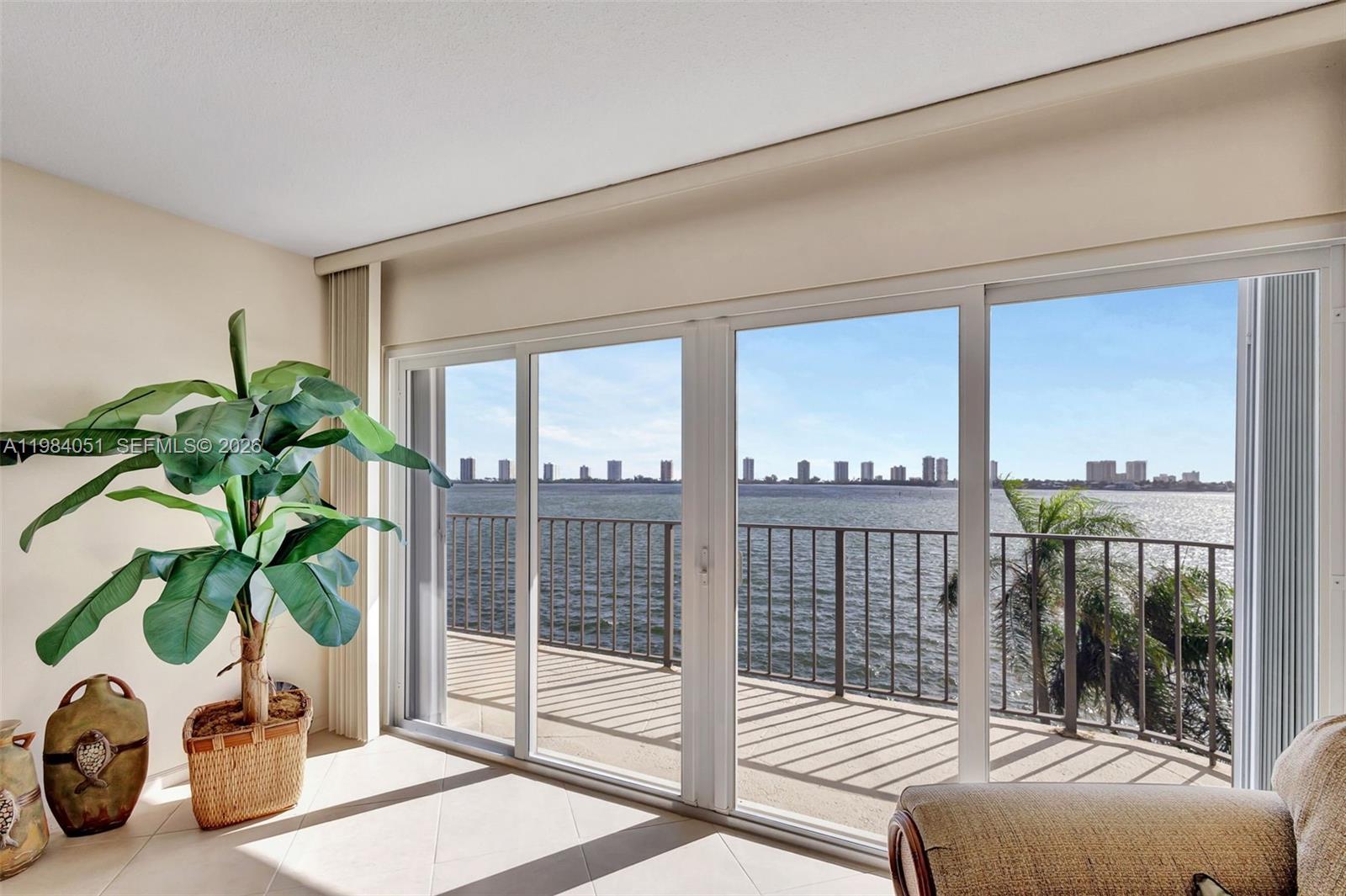 LAKE HARBOUR TOWERS CONDO - Residential