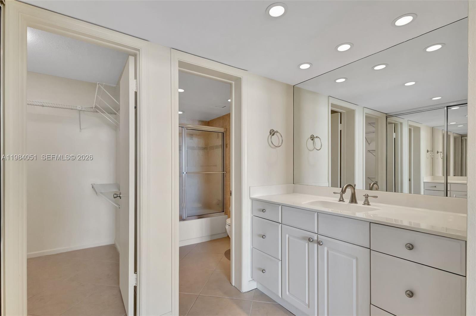 LAKE HARBOUR TOWERS CONDO - Residential