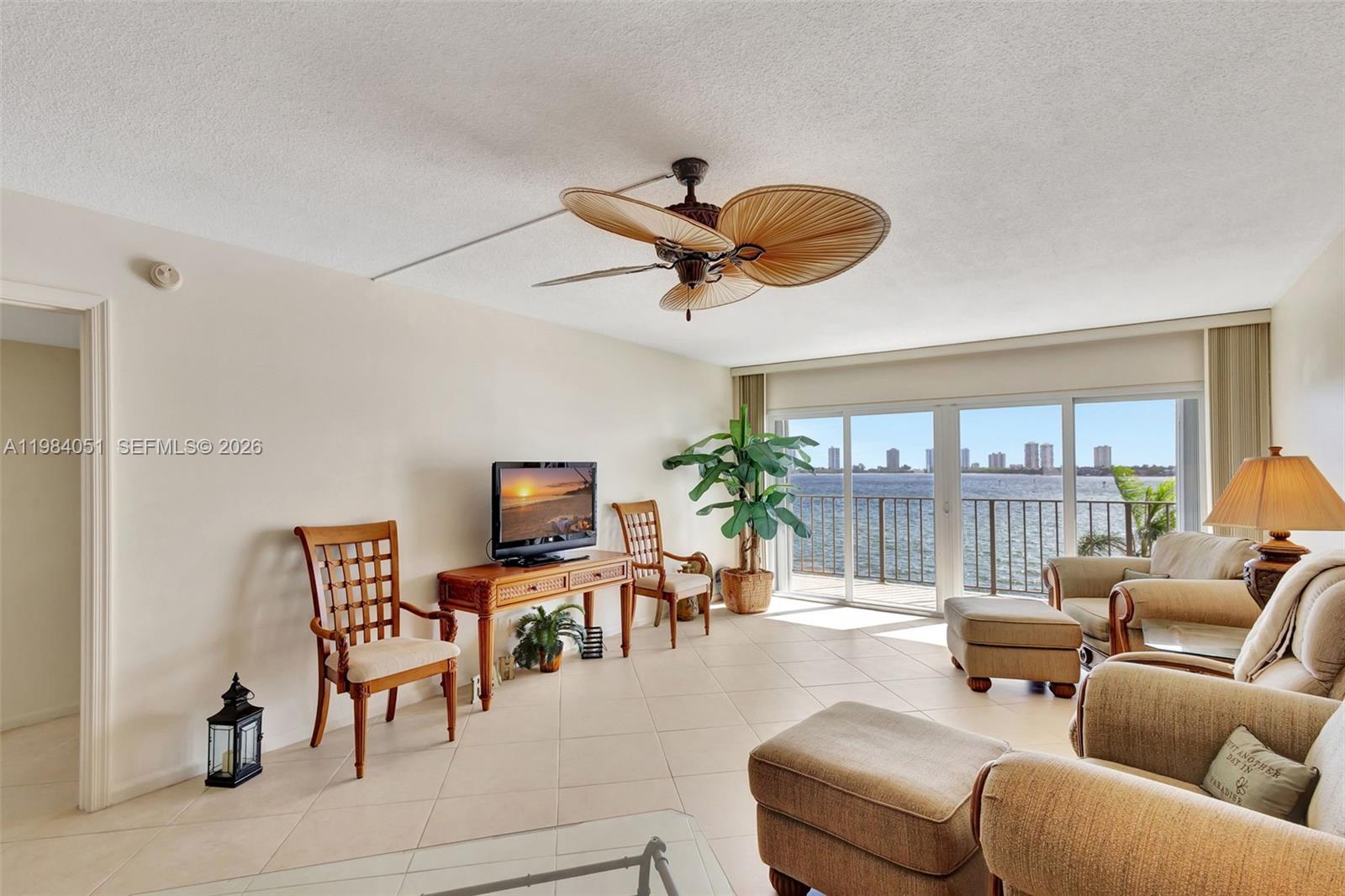 LAKE HARBOUR TOWERS CONDO - Residential