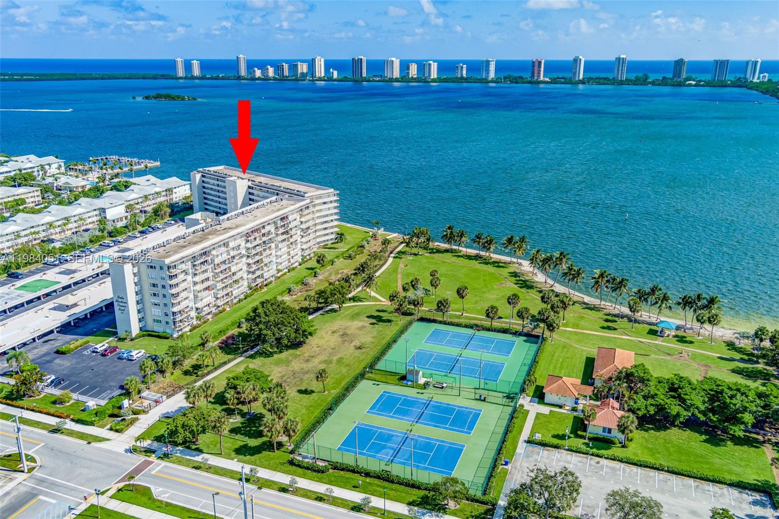 LAKE HARBOUR TOWERS CONDO - Residential