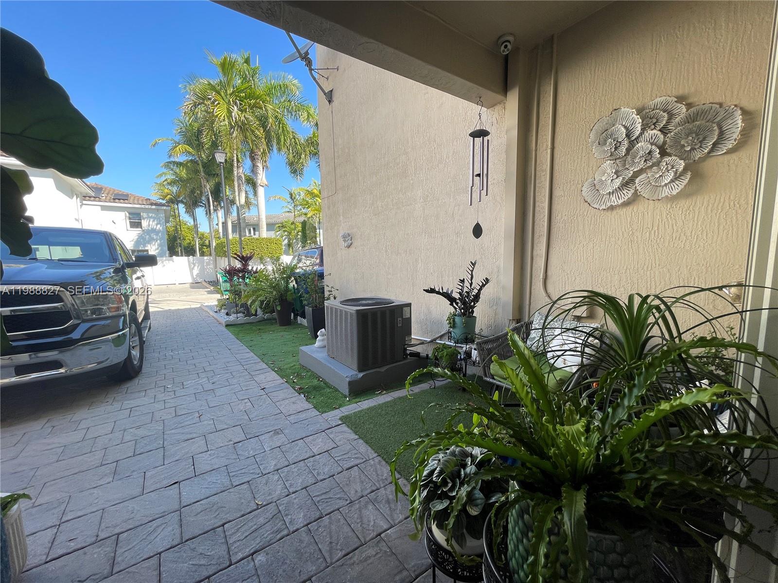 KENDALL COMMONS RESIDENTI - Residential Lease