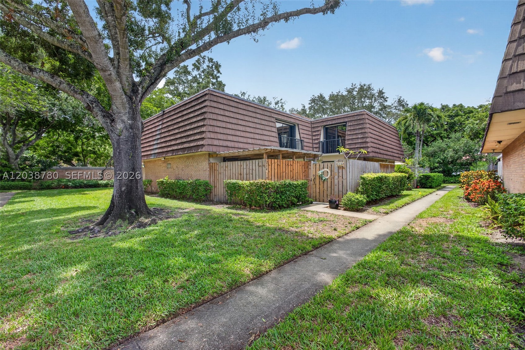 Beautifully renovated 3-bedroom, 2.5-bath townhouse located in the highly desirable Garden Lakes community in Palm Beach Gardens. This move-in-ready home features quartz countertops, updated finishes throughout, accordion shutters, and an oversized storage shed for added convenience.
Major improvements include a new roof (2025), new A/C (December 2024), newer fence, updated electrical panel, and newer refrigerator, microwave, and dishwasher. Ideally situated within walking distance to grocery stores and restaurants, with easy access to major highways, shopping, dining, and all that Palm Beach Gardens has to offer.
Please make an appointment on showtime.
Is on SUPRA