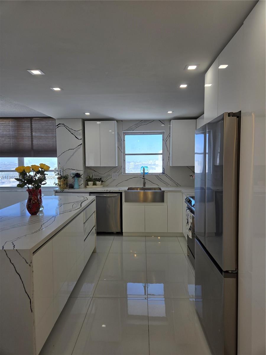COMMODORE PLAZA CONDO - Residential