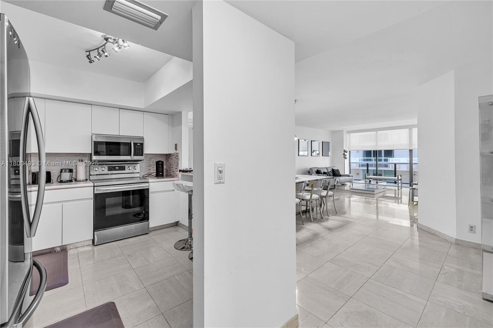 THE WAVES CONDO - Residential Lease